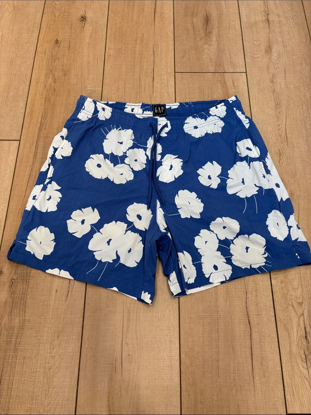 GAP Men’s Blue & White Floral Swim Shorts - Picture 1 of 10